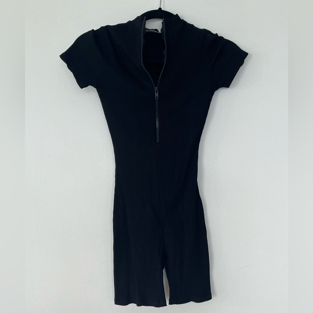 Naked wardrobe Black Ribbed Short-Sleeve Jumpsuit with Front Zip